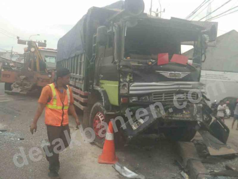 Tabrakan Beruntun di Fly Over Balaraja, Satu Tewas