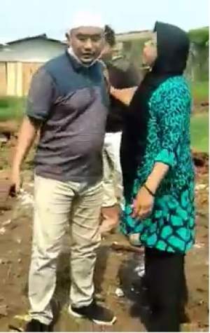 Viral, Video Emak - Emak Ngamuk Karena Tanaman Timun Surinya Digusur Pengembang Pasar Kronjo Tanpa Ganti Rugi