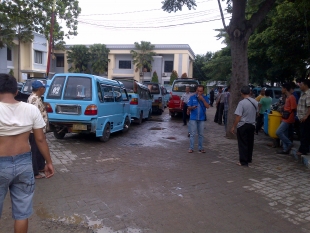 Para sopir angkot saat berdemo di Dishub