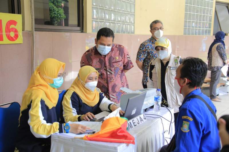 Hari Ini Pemkot Vaksinasi 6.675 Petugas Pelayanan Publik