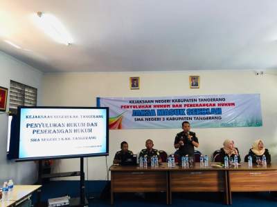Kejari Kabupaten Tangerang Sosialisaaikan Aturan di SMA 3 Curug