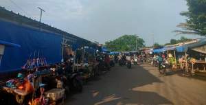 Pasar Sentiong dan Kronjo Kian Semerawut