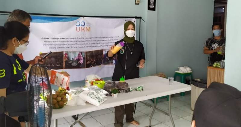 Kursus pempek sampai ke manajemen usahanya, ini baru keraso.