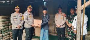 Ponpes Terbakar, Kapolresta Tangerang Berikan Bantuan