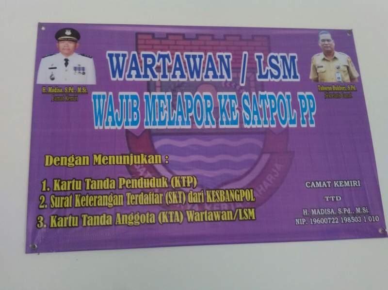 ⁠⁠⁠Kadis Infokom Sesalkan Pemasangan Spanduk di Kecamatan Kemeri