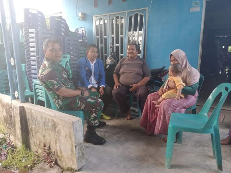 Danlanal Berikan Tali Asih kepada Keluarga Almarhum Wartawan Mitra Lanal TBA