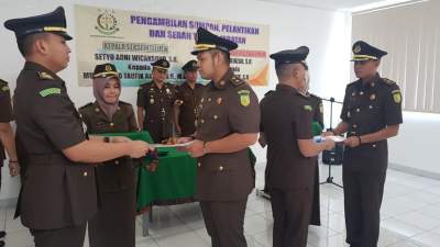 Kejari Tangsel Gelar Pengambilan Sumpah Pelantikan dan Sertijab Kasi Intel Kasipidum dan Kasidatun