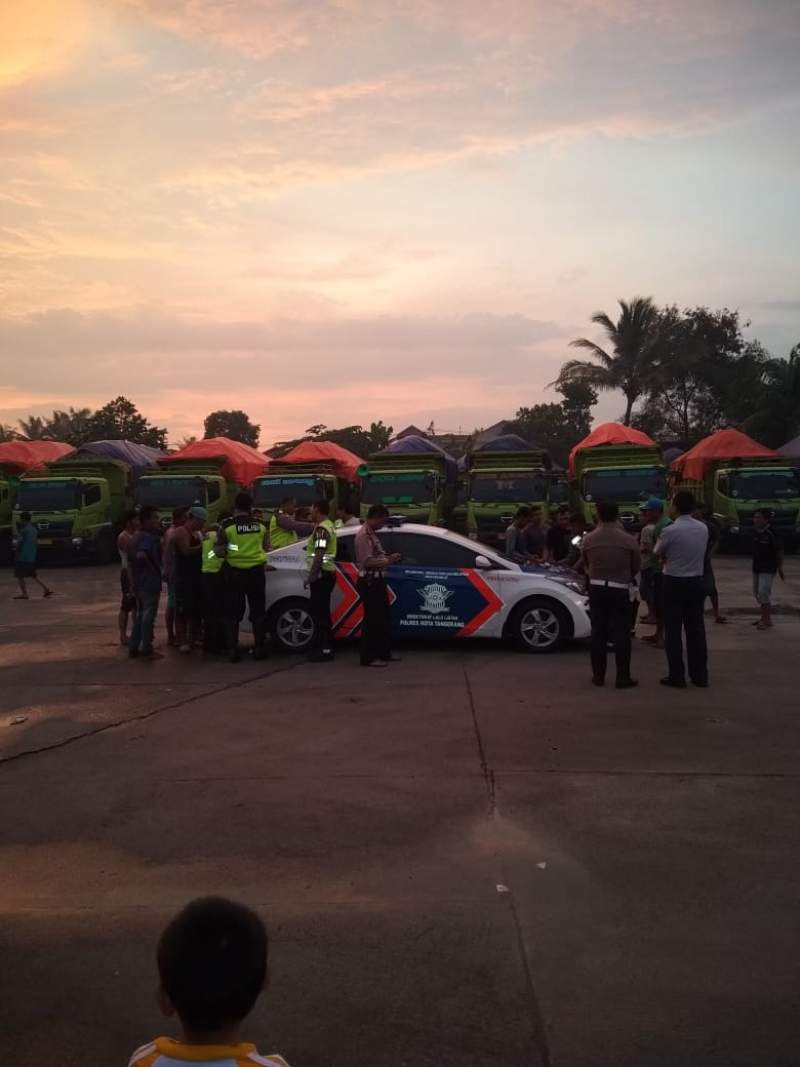 Nekad Beroperasi Di Siang Hari, 34 Truk Tanah Ditahan Di Kantor Dishub