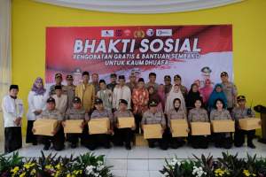 Kapolresta Tangerang Dampingi Kakor Binmas Mabes Polri Gelar Baksos di Kemiri.