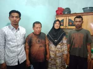 Anggota DPRD Kota Tebing Tinggi dari Fraksi PKS, Andayasser temui orang tua korban di Tebing Tinggi.