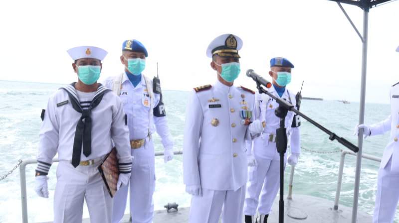 Peringati Dharma Samudera, Lanal Banten Upacara Tabur Bunga di Laut