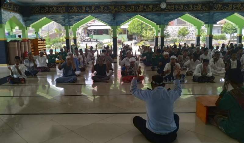 Lapas Kelas IIA Cilegon melakukan dzikir dan istighosah bersama Warga Binaan Lembaga Pemasyarakatan sebagai bentuk ikhtiar hadapi pandemi Covid-19.