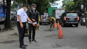 Tri Wulan Pertama, Pemkot Tangerang Perbaiki Jalan Rusak Secara Bertahap