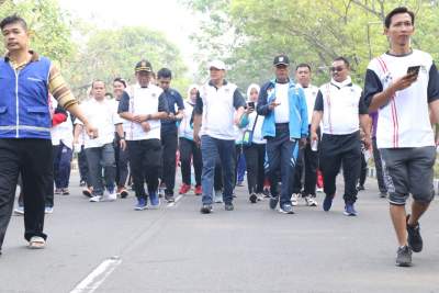 Hari Perhubungan Nasional Diperingati dengan Jalan Sehat