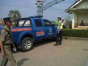 Salah satu mobil dinas yang terjaring razia, Senin (18/5).