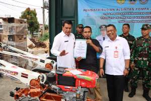 Petani di Kab Tangerang Dapat Bantuan Pompa dan Traktor