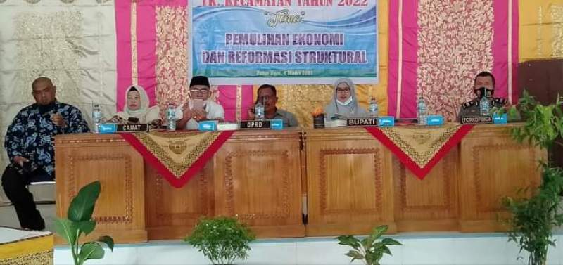 Plh Sekda Pessel, Emirda Ziswati,  Usulan Prioritas Pembangunan Harus Mengacu Pada Visi Misi Bupati