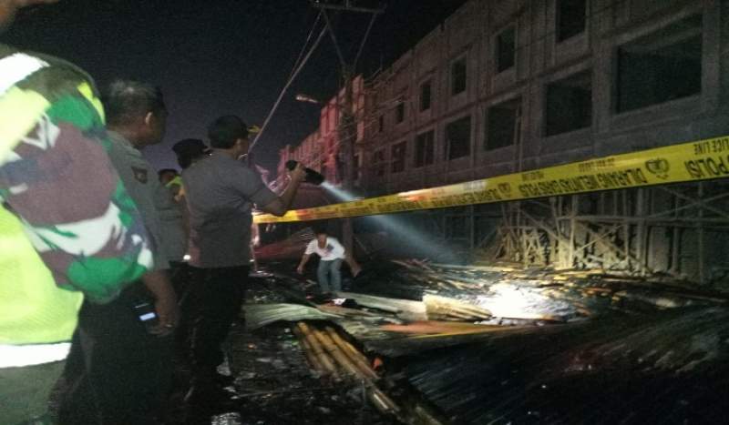 Diduga Akibat Pembakaran Sampah, Ruko Pasar Ciruas Terbakar