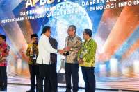 Pemkot Tangsel Raih APBD Award 2024 dari Kemendagri Kategori Realisasi Pendapatan Tertinggi