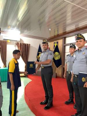 Kalapas Tanjungbalai Asahan Bagikan Remisi Khusus Natal 2024