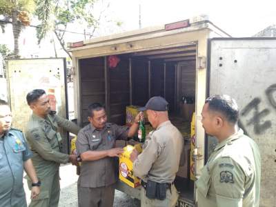 Sat Pol PP Gerebek Gudang Miras di Kota Serang