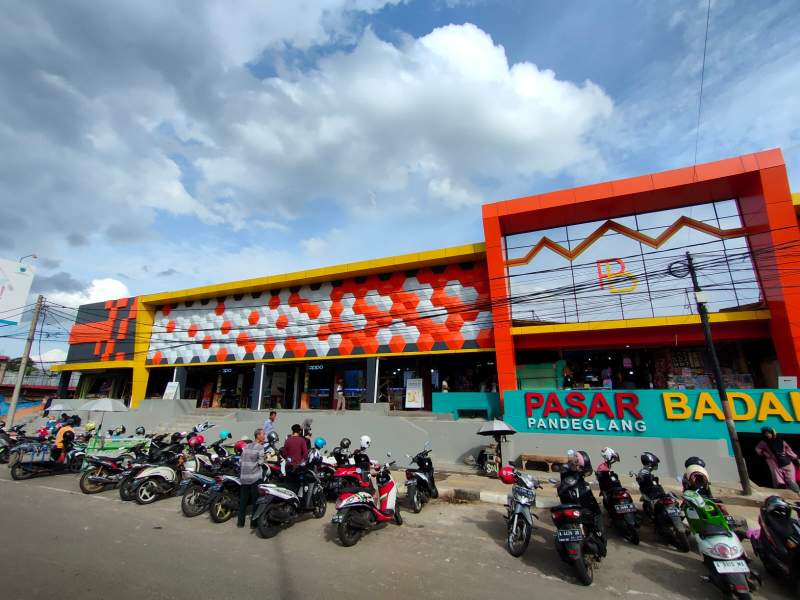 Proyek Penataan Pasar Badak Dikeluhkan Pedagang