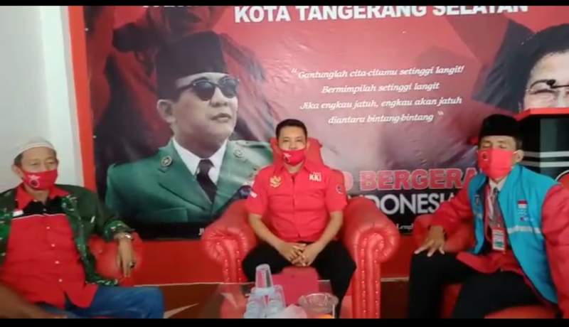 PAC PDIP beberapa kecamatan di tangsel saat menyampaikan surat terbuka ke kantor DPC PDIP Tangsel.