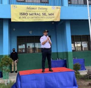 Ketua DPRD Kota Cilegon Isro Mi'raj saat memberikan motivasi kepada para siswa di SMK YP Fatahillah 1 Cilegon.