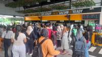 Antrian pengunjung memadati restoran Mie Gacoan di Jalan Puspiptek, Kelurahan Buaran, Serpong.