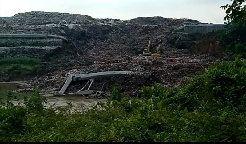 Turab TPA Cipeucang di Serpong yang jebol.