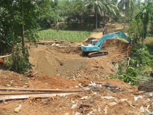 Pembangunan Jembatan Cisata Tak Transparan