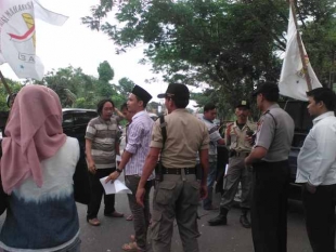 Bambu Tak Bosan-bosan Tuntut Kejati