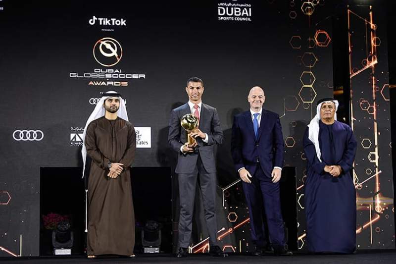 Cristiano Ronaldo Raih Penghargaan Pesepakbola Terbaik Abad Ini