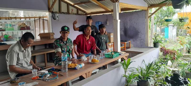 Babinsa Desa Cangkudu Laksanakan Komsos