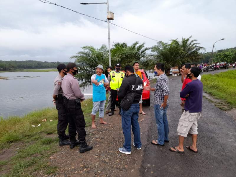 Polres Pandeglang Olah TKP Perahu Wisata Terbalik