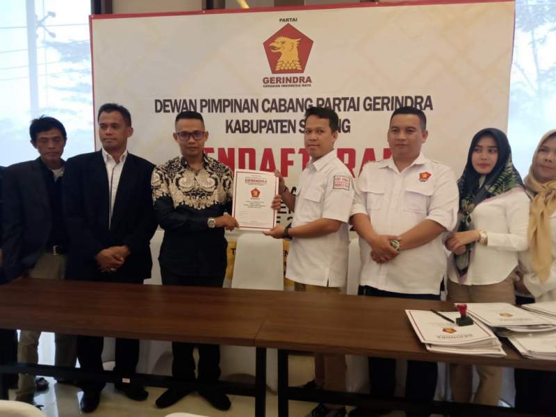 Abdul Latif Serahkan Formulir Ke Gerindra