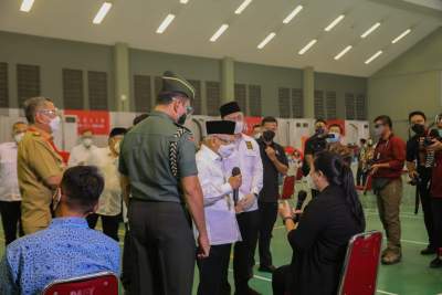 Tinjau Vaksinasi di Sport Center Alam Sutera, Wapres Pesan Seperti Ini