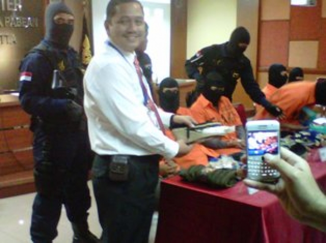 Bandara- Kombes Sumirat Humas BNN (Badan Narkotika Nasional),saat jumpa pers. (dt)