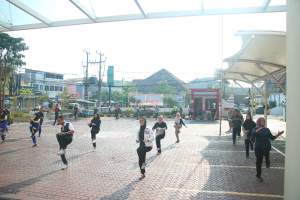 Kanwil Banten Senam bersama Penuh Energi