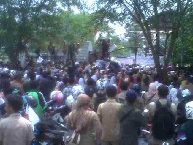 Demo Tenaga Honorer Banten Ancam Pemerintah Boikot Pilpres 2014