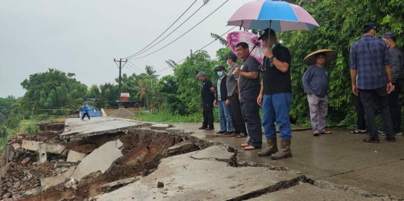 Akses Jalan Desa di Teluk Naga Amblas, Camat : Segera Ditindak Lanjuti