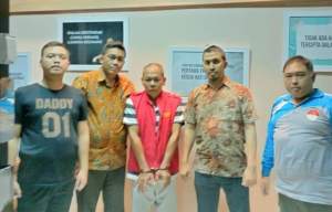 Kajari Kab Tangerang Tahan Eks Kades Pekayon