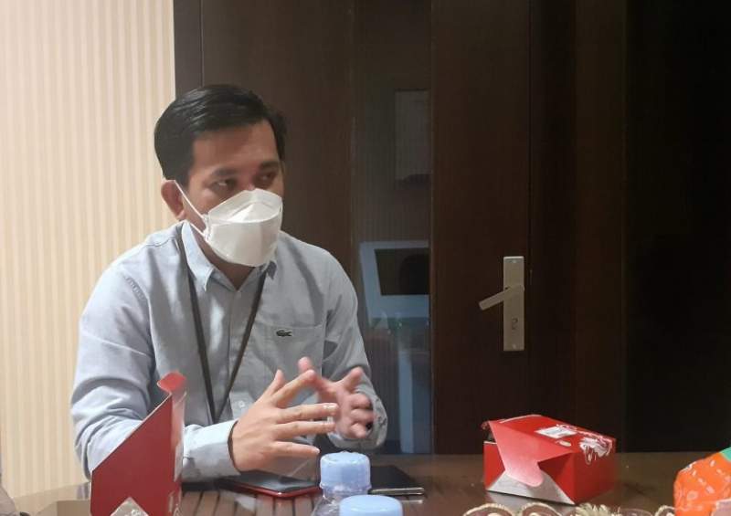 Kepala Kantor Badan Pertanahan Nasional (BPN) Kota Tangerang Selatan (Tangsel) Harison Mocondopis berbincang dengan awak media. DOK