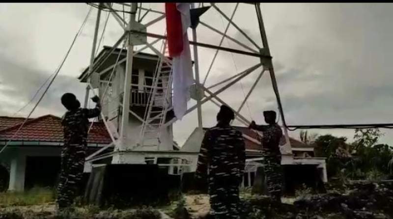 TNI AL Lanal TBA Kibarkan Bendera di Perbatasan RI-Malaysia Pulau Jemur