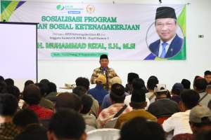 Muhammad Rizal Komisi IX DPR RI Bantu 300 Masyarakat Desa Curug Wetan Jadi Peserta BPJS Ketenagakerjaan