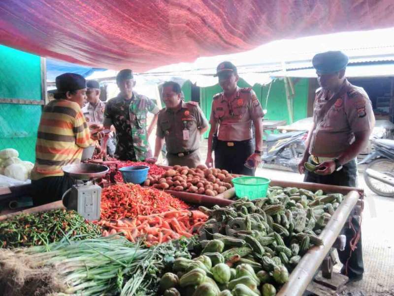 Jelang Liburan Natal dan Tahun Baru Harga Sembako di Pasar Kronjo Stabil