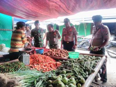 Jelang Liburan Natal dan Tahun Baru Harga Sembako di Pasar Kronjo Stabil