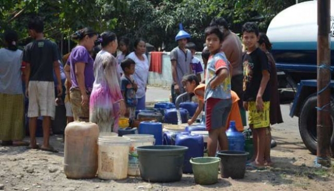 Bupati Tangerang Berikan Bantuan 86 Mobil Air ke Warga