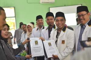Penyerahan data verifikasi DPD PKS Lebak.