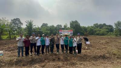 Polsek Pasar Kemis Tanam Jagung Hybrida di Lahan Seluas 2 Hektare